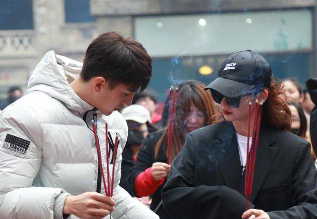 《没有秘密的你》正式开机,戚薇金瀚黑白配现身,姐弟恋值得期待_林星