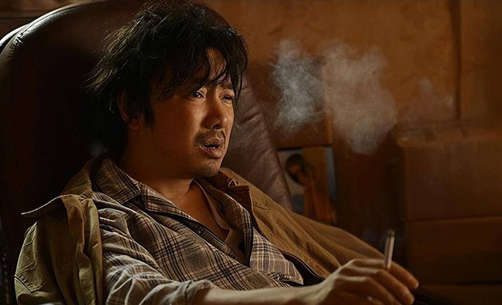 徐峥:20岁遭遇脱发危机,成名后被同行抵制,如今成百亿票房导演_黄渤