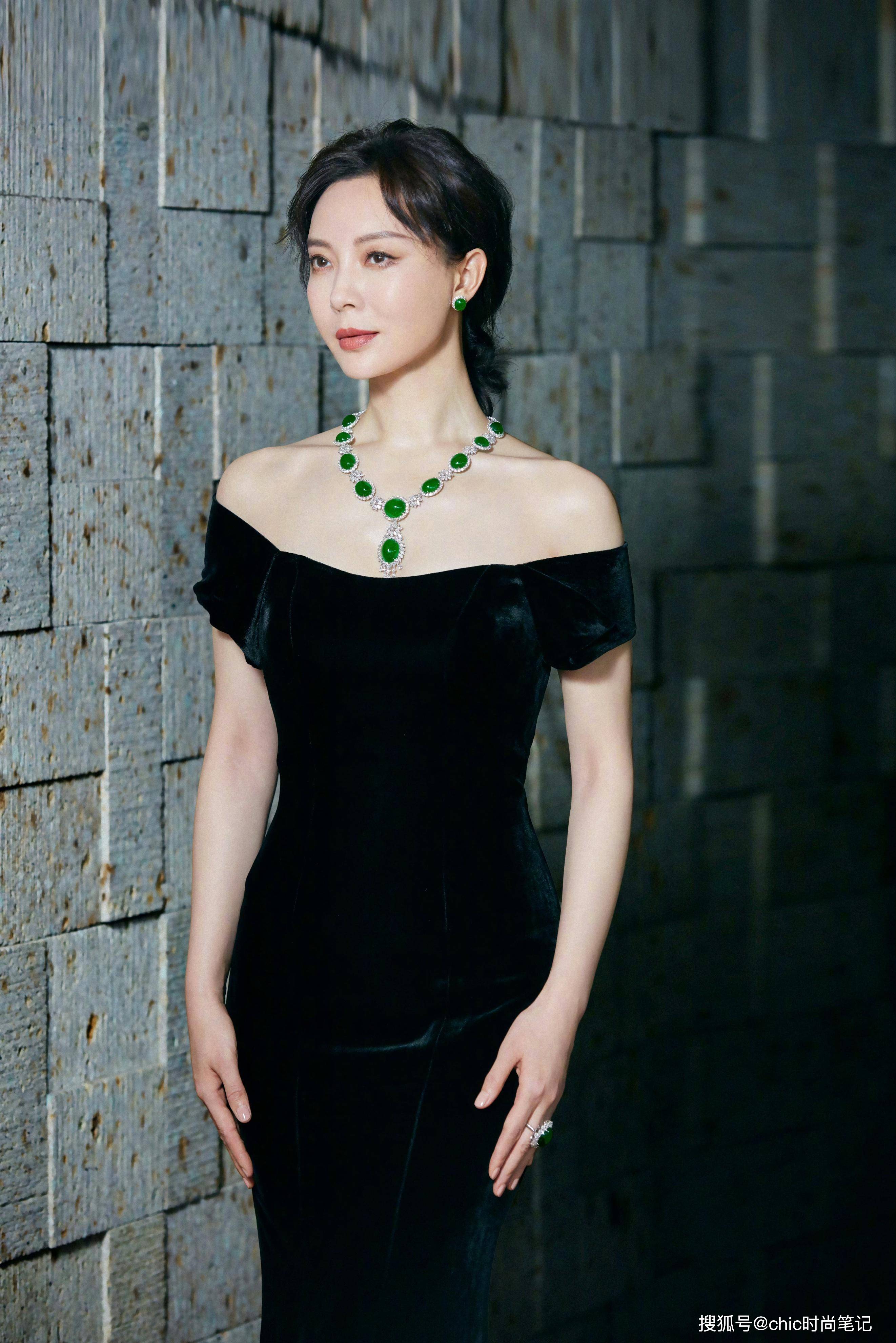 职场女王穿搭,还得看刘涛和陈数,高级又有范_衬衫_休闲_白色