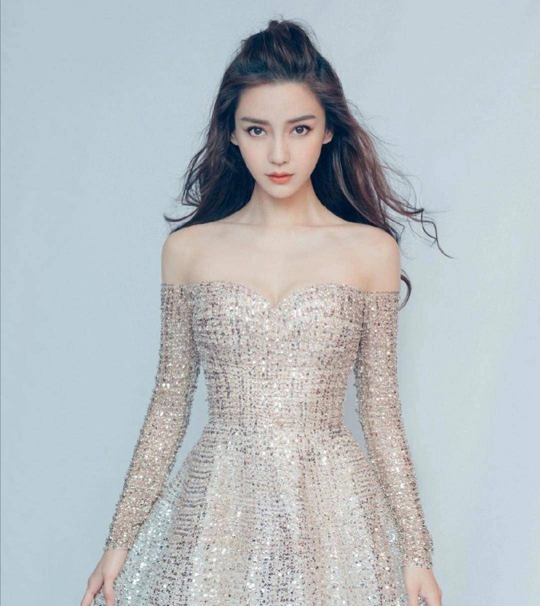 但是提起她的另一个名字angelababy想必大家都是如雷贯耳.