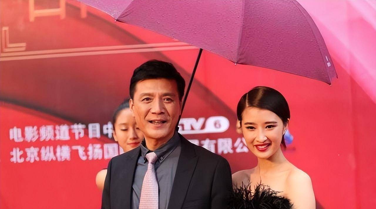 演员奚望在继父刘之冰的支持下任性离婚,带着女儿的她,怎样了_茹萍