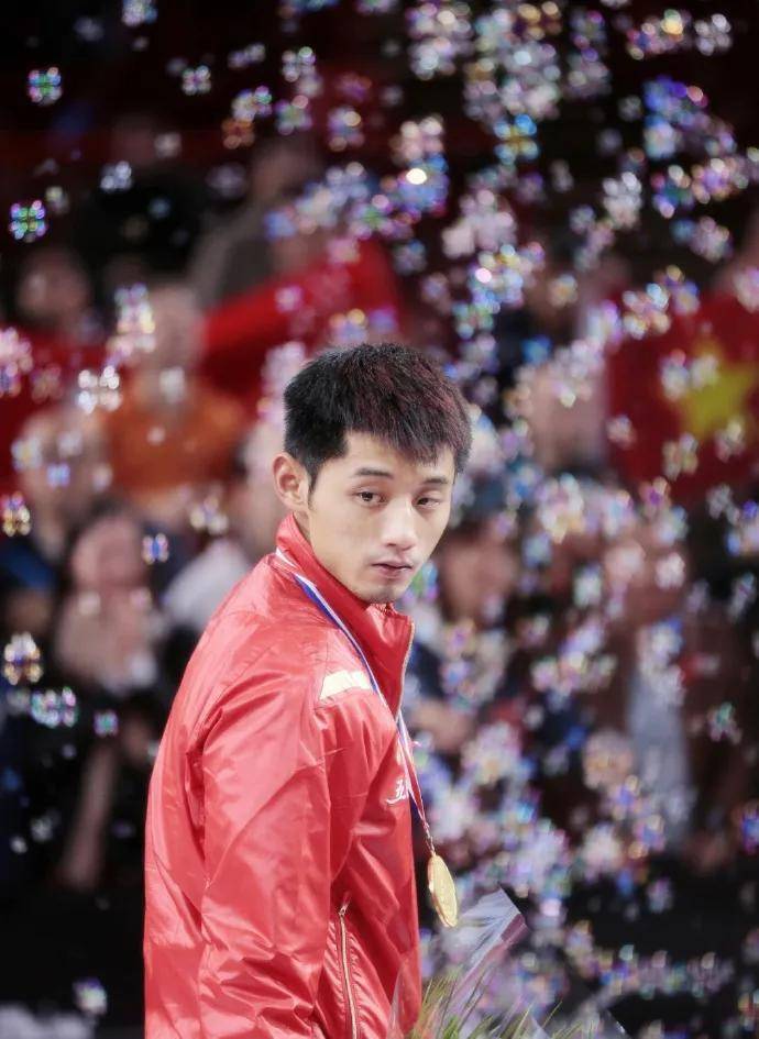 原创张继科相由心生,用24张旧照片解读他的心路历程,塌房已有前兆