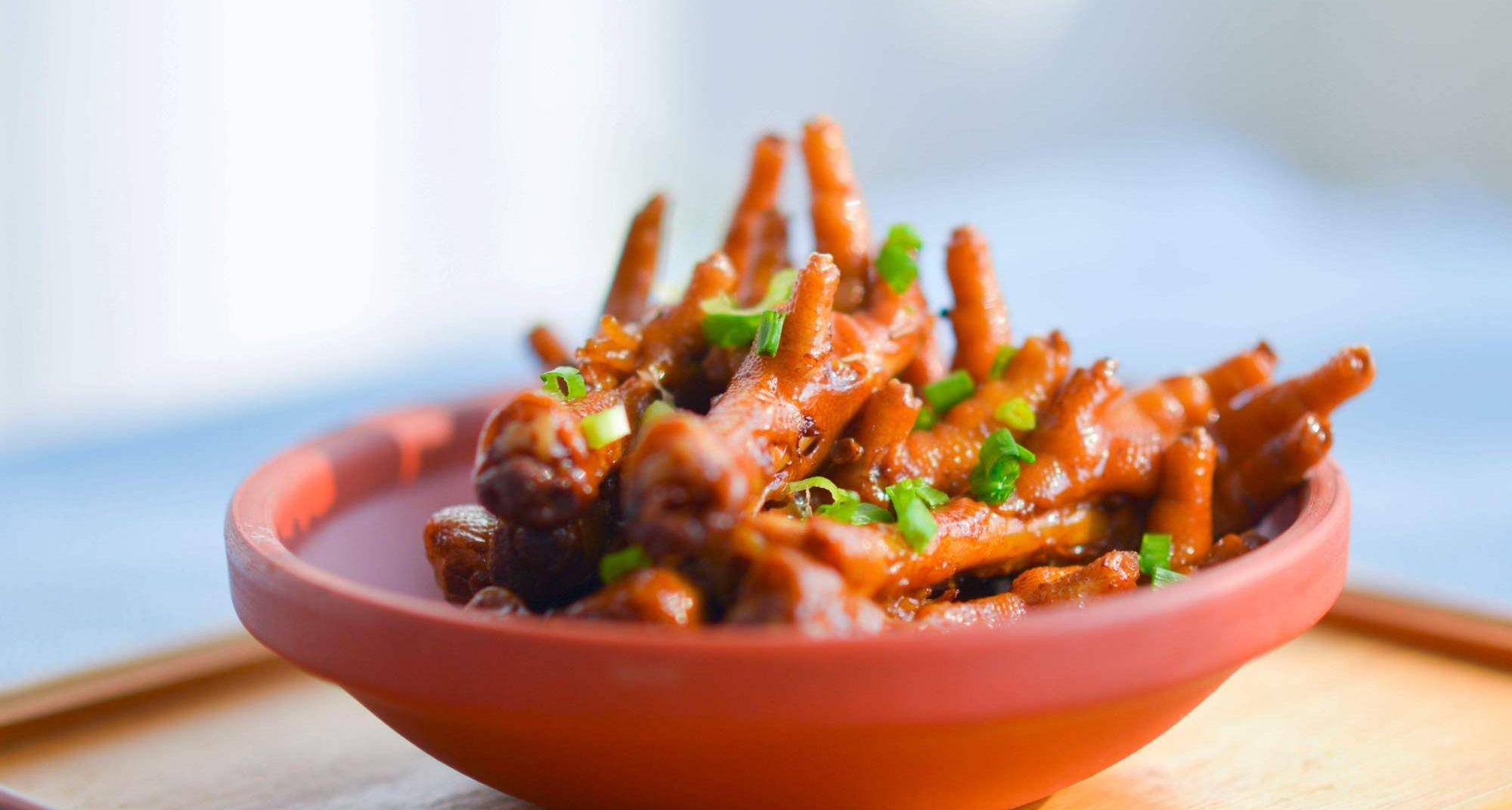 带你吃饭:红烧鸡爪有腥味?你少做了这一步_步骤_汤汁_过程