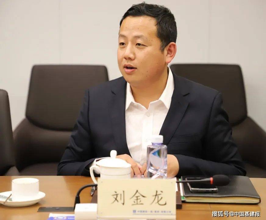 来自二公司项目一线的都书巍,刘金龙,于晨鸣三位优秀东林校友代表分别