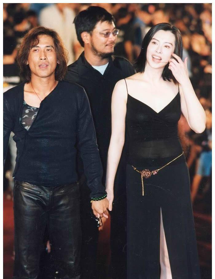 王祖贤:被两个男人伤害,人生字典没有"结婚"二字,已遁入空门_齐秦