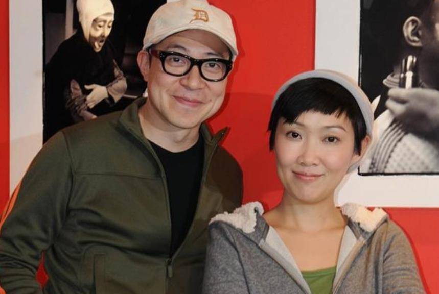 詹瑞文很早就结婚,他的第一任妻子是舞台剧演员甄咏蓓.