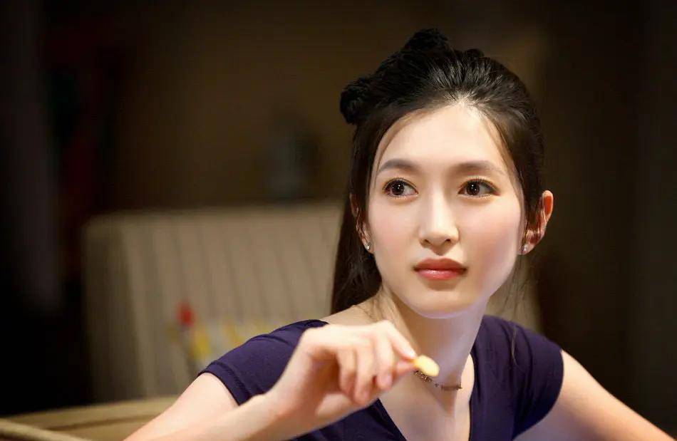 捧不红的江疏影,与胡歌分手后,莫名加入他人婚姻,现单身搞事业_杜江