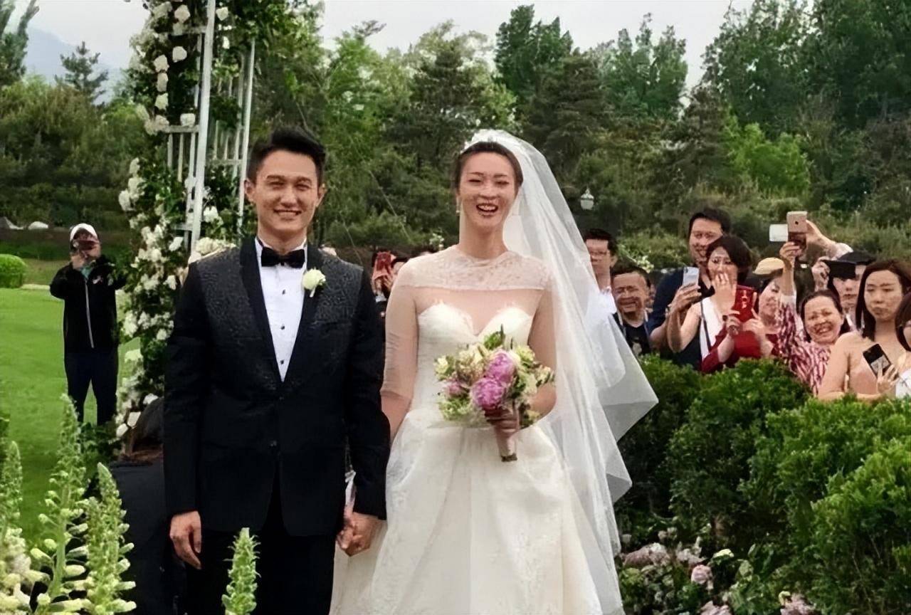 排球女将惠若琪,嫁矮个博士男子,婚礼上郎平落泪送祝福_训练_比赛