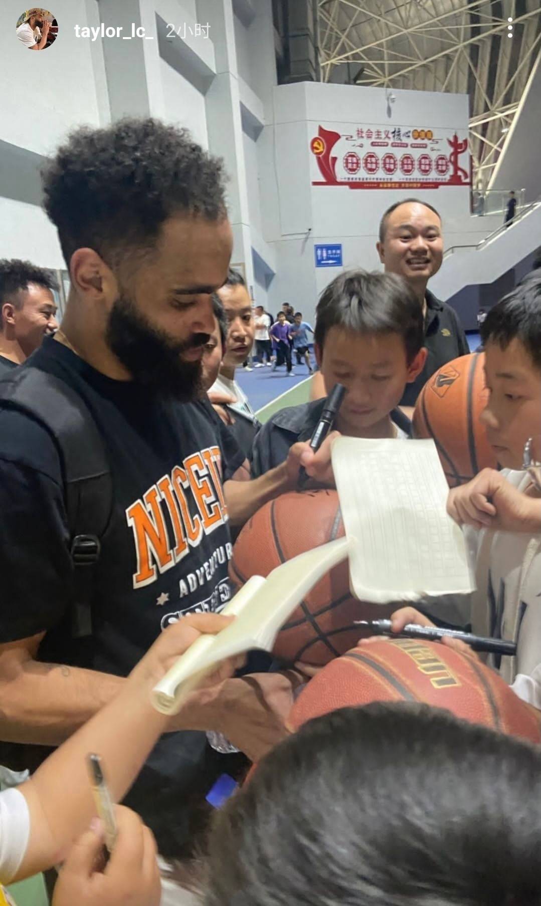 广东队训练师打野球挣外快,大胜84分,搭档cba外援_泰勒_篮球_比赛