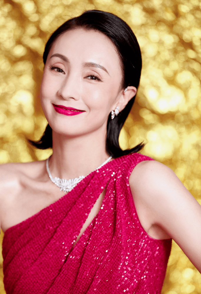 51岁陶虹穿红色开衩裙时尚时尚,越老越有气质_陶红_内心_智慧