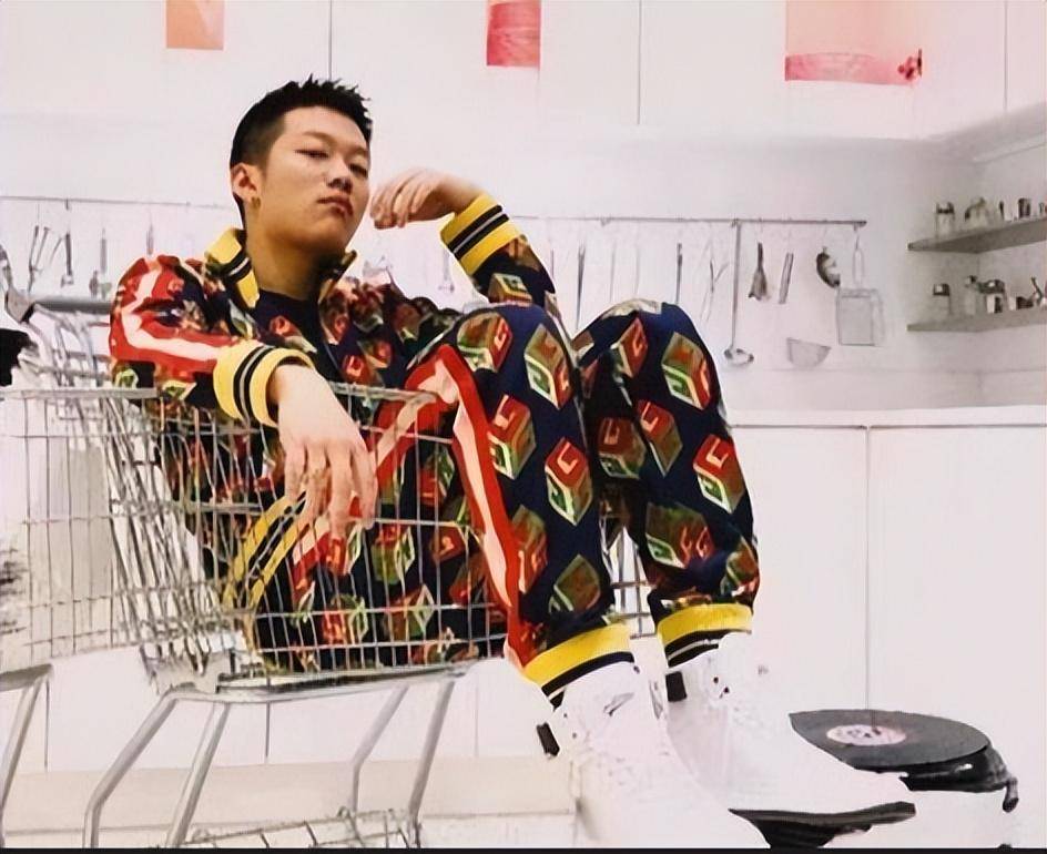 pgone复出被封号,发文回应我的音乐又没做错什么,恳求放过_李小璐