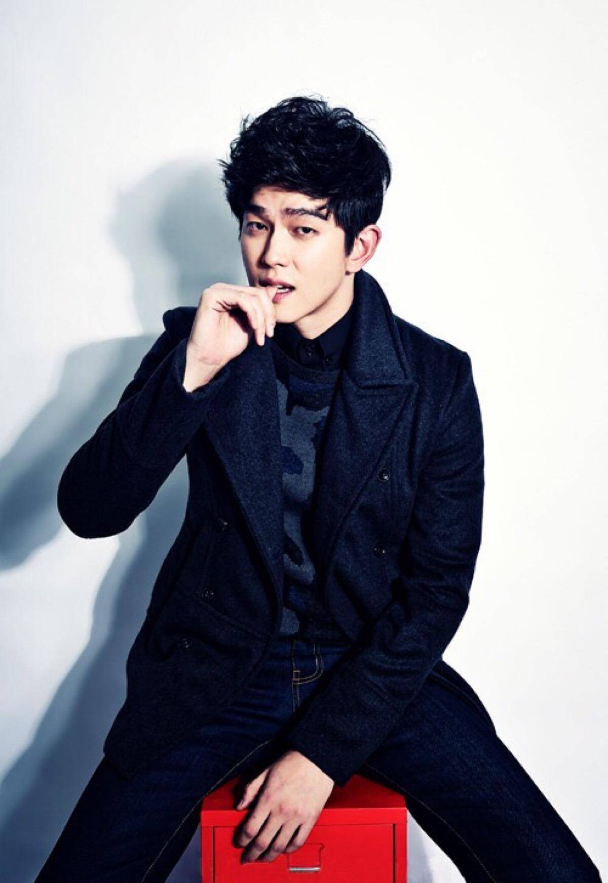 他是李钟硕挚友,与李瑞镇拍节目胖20斤,如今瘦身成功帅气依旧_尹均相