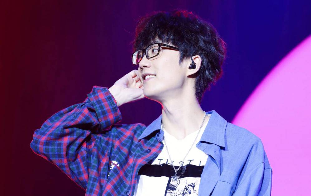 许嵩:堪比周杰伦,誉为央妈"亲儿子",却被网红嘲讽"过气"_专辑_音乐