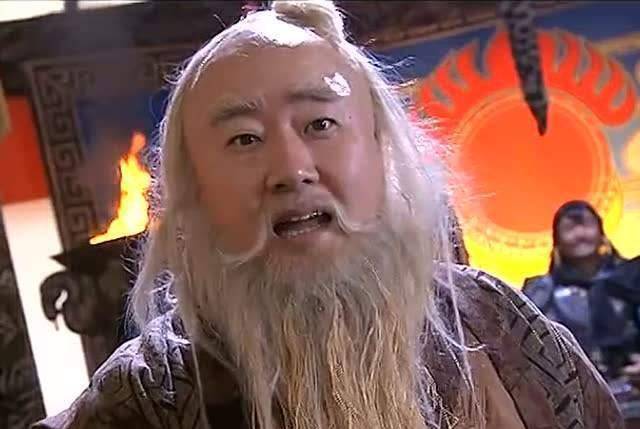 《射雕英雄傳》中周伯通瘋瘋癲癲為什么武功那么高？