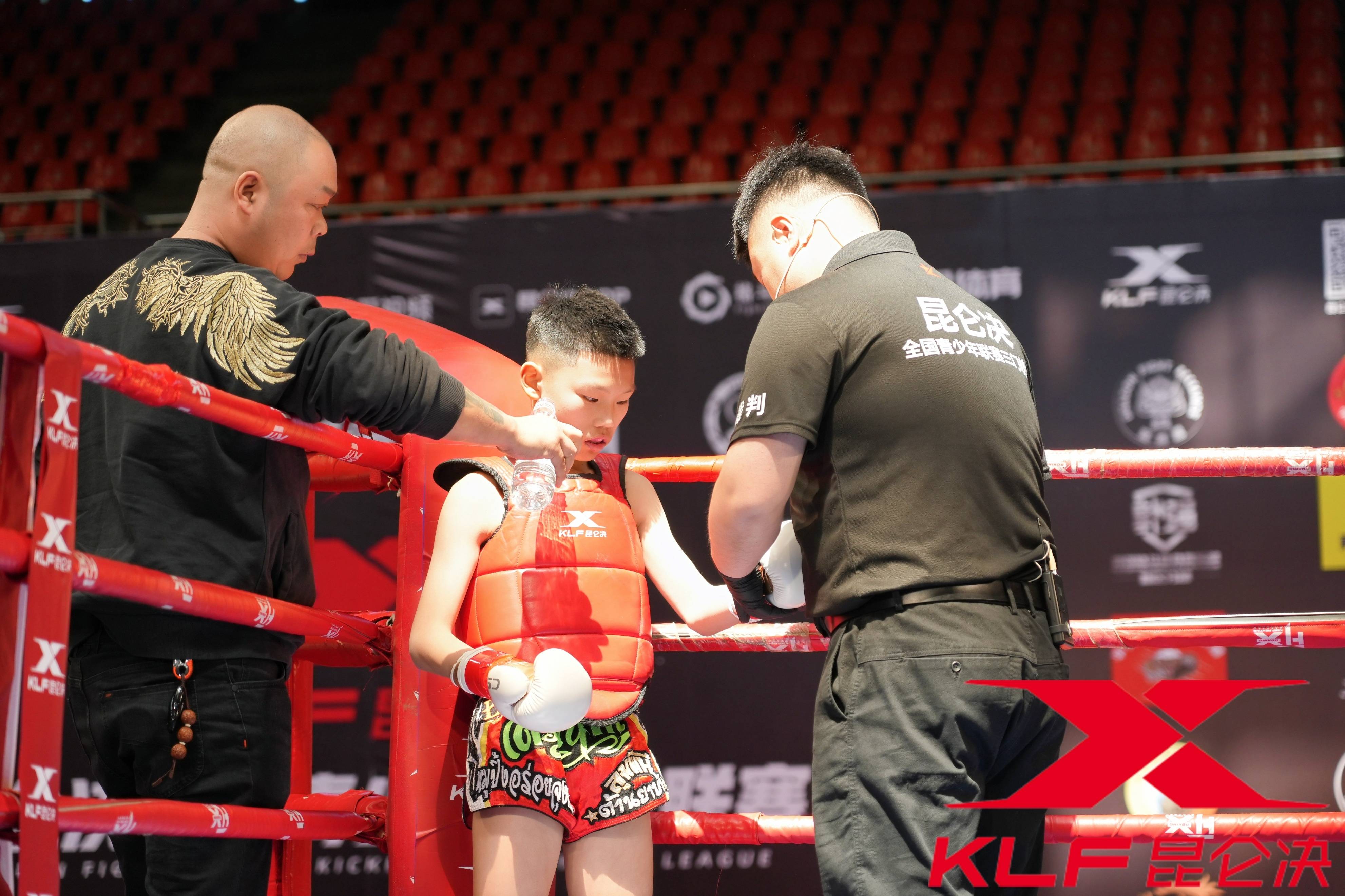 昆仑决青少年搏击联赛三门峡站拉开战幕!_郭强_比赛_格斗俱乐部