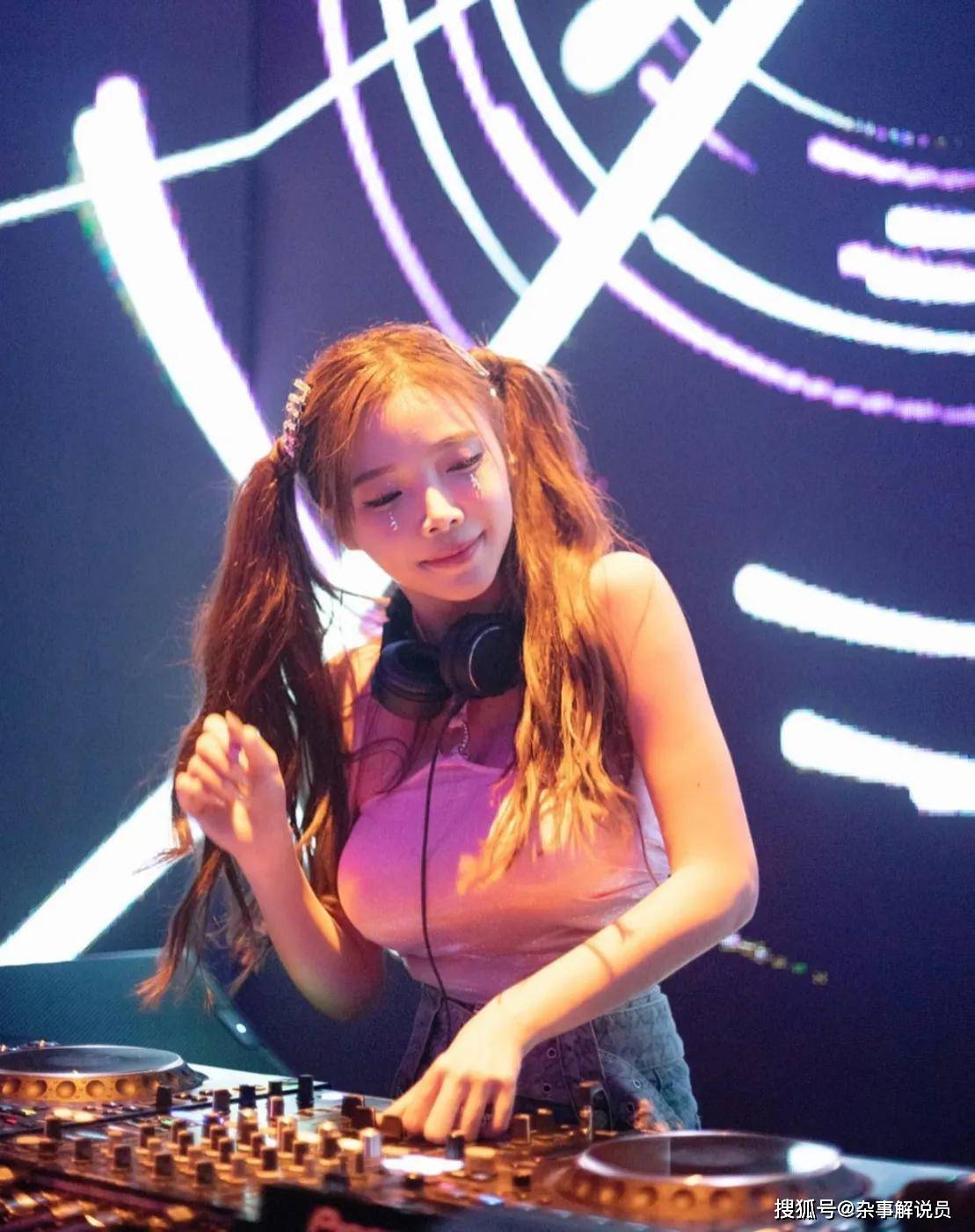 房祖名与性感dj女神蓝星蕾合照 嘴嘟嘟一脸妩媚_陈柏霖_台湾_照片