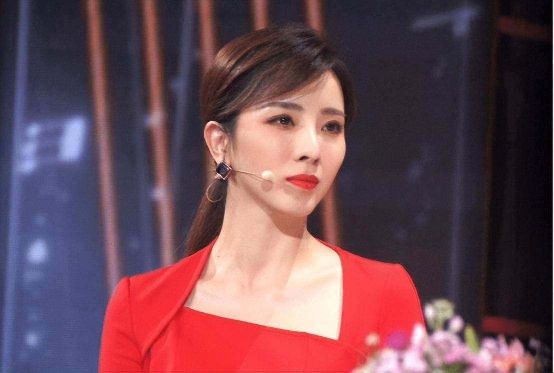 李思思复出不被重用,朱迅替代董卿,央视的调整再引争议_门面_大赛