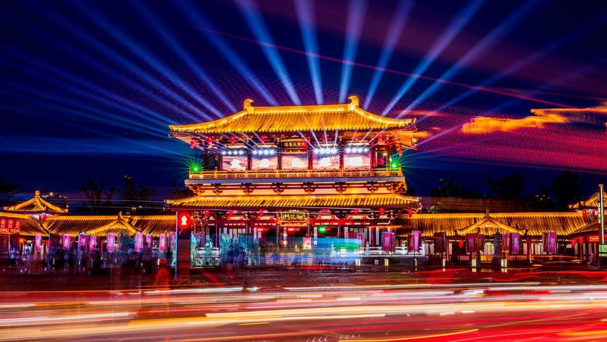 大唐芙蓉园小雁塔是一座五层的古代佛教塔,是大雁塔的姊妹塔.