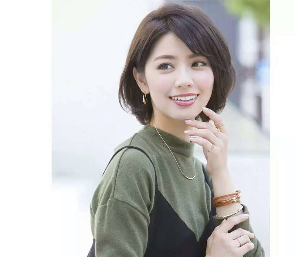 什么样的短发显得人更加干练?_发型_时尚_自然
