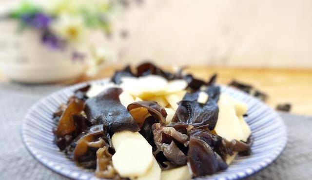 多吃"秋季第一补",健脾益胃不长肉,几分钟就上桌_山药_黑木耳_口感