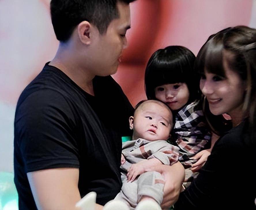 "韦雪:为秦奋赌命生子赚9亿,被王思聪怒骂地摊货_孩子_代陈平_美国