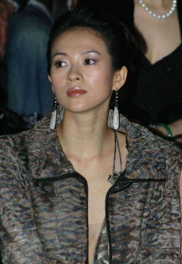 相比娜扎的"内裤外露",章子怡的情史更让人直呼:这才是老司机_高枫