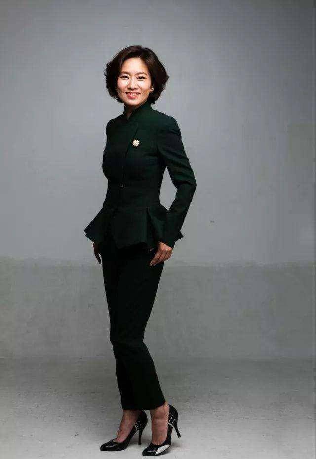 史小诺晒照,她是电视美女主持人,她是二婚吗?