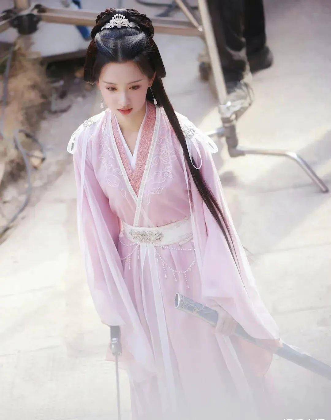 穿古装绝美的"溜肩"女演员,只服这6位,肩若削成,宛若画中人_美人_审美