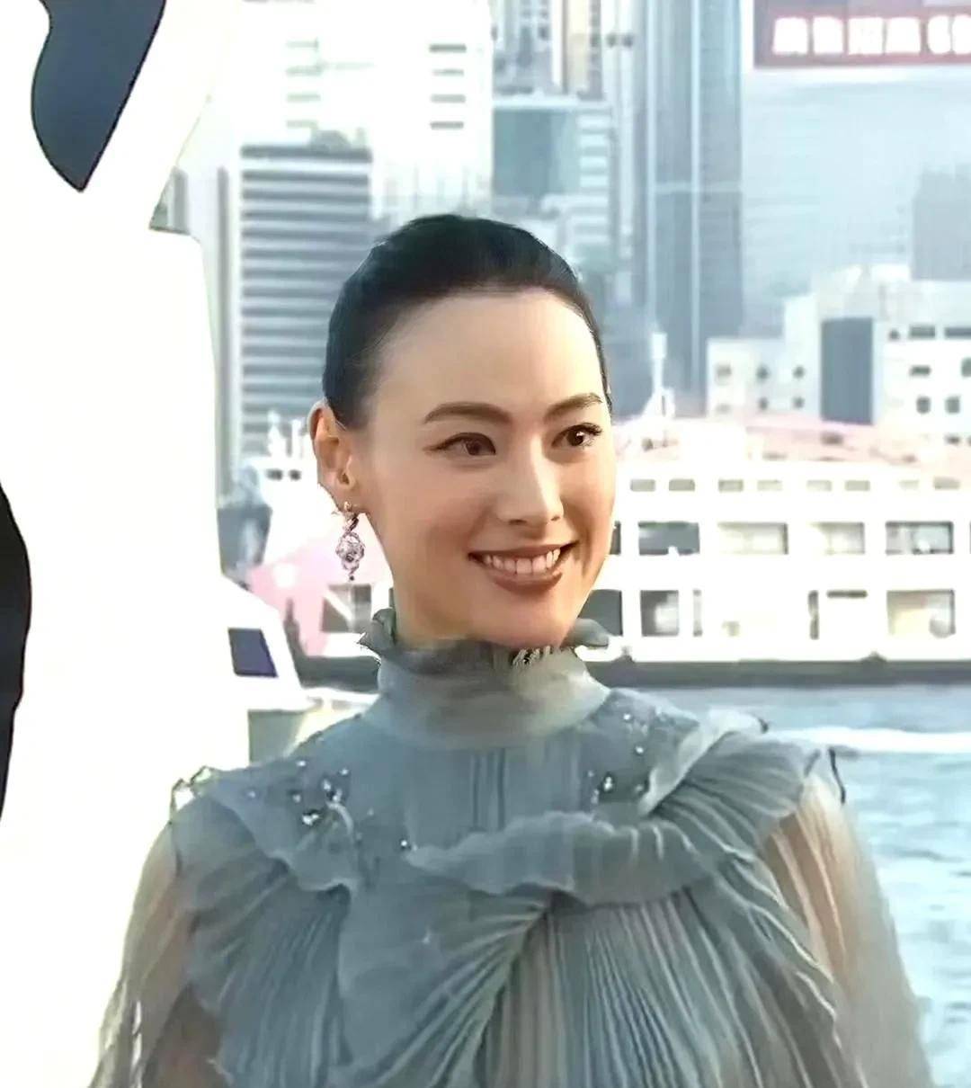 美女梁洛施 大富大贵的面相_豪门_杨紫琼_儿子