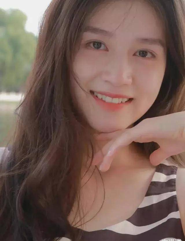 陈思诚新女友是99年的小美女,素颜惊艳不输佟丽娅_网友_五官_眼光