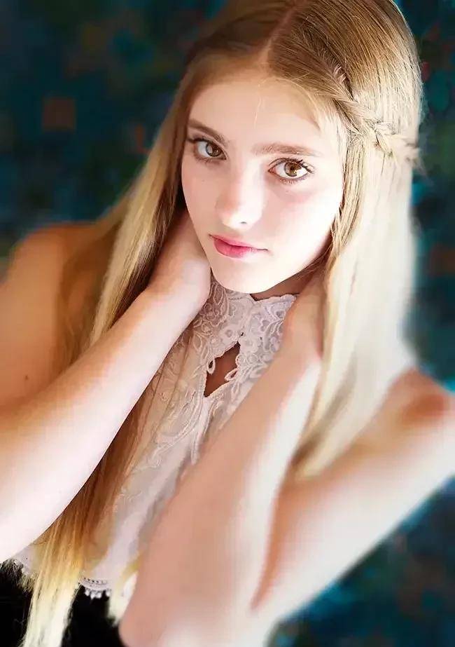 晒薇洛·西尔德斯裸照反击黑客勒索,希望能唤起对隐私安全的重视_保护