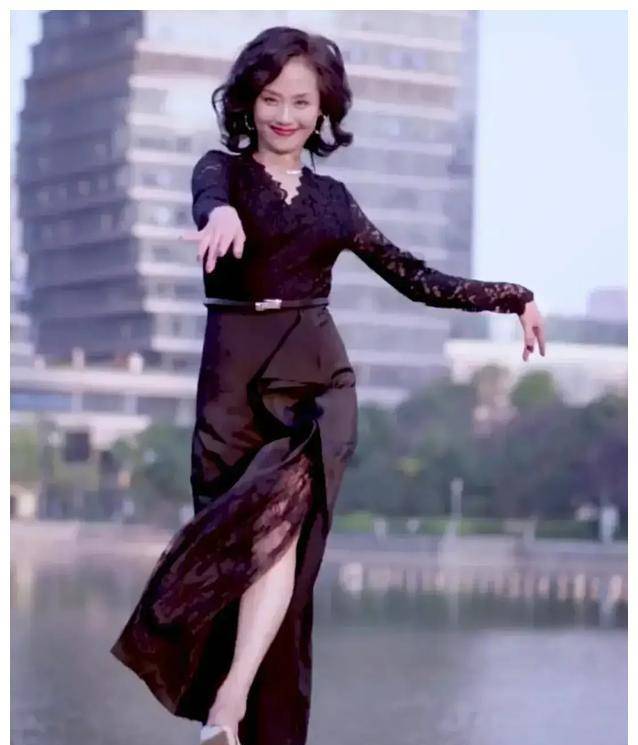 自带贵气,演不了穷人的李颖,入行多年无绯闻,感情生活至今是谜_小时候