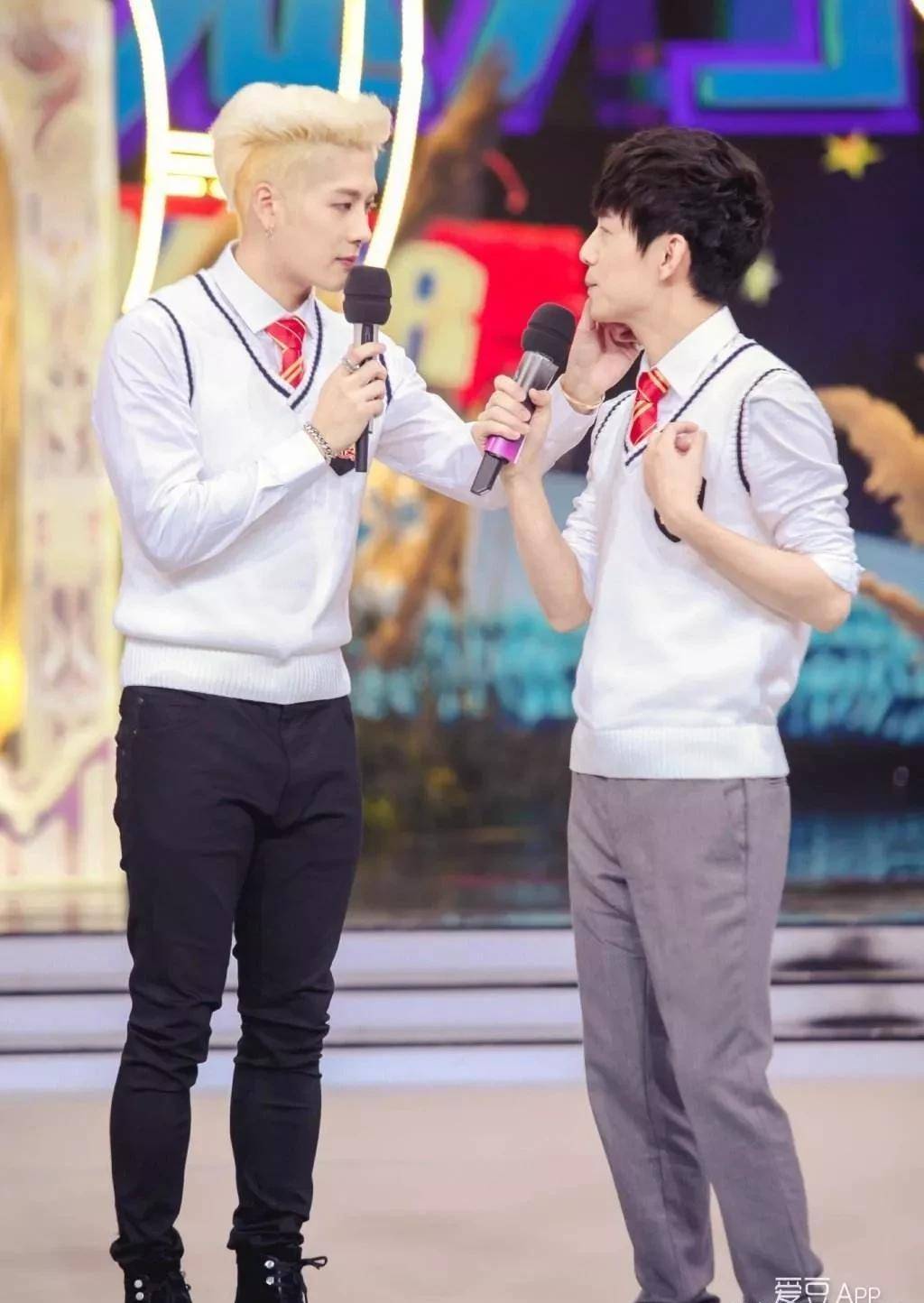 李治廷,官方身高175cm还是和成龙大哥的合照,对不起,成龙大哥此处又是