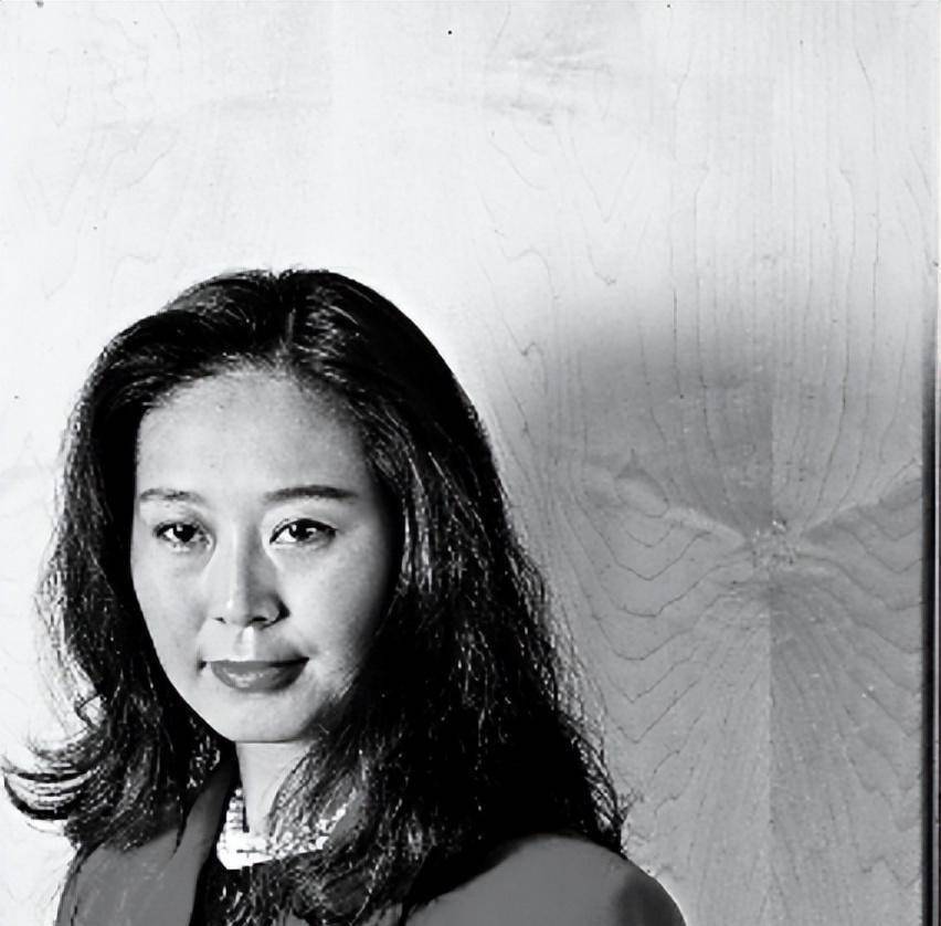 孙颖41岁嫁78岁刘诗昆,3年生下一女,女儿出生身价5