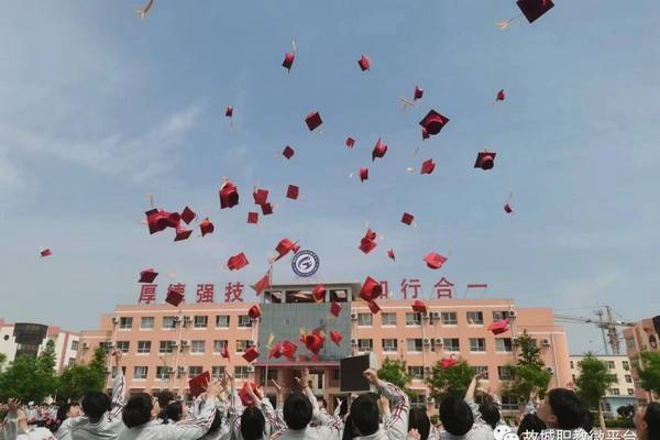 衡水市故城縣職教中心舉行2021級學生成人禮_家長_人生_活動