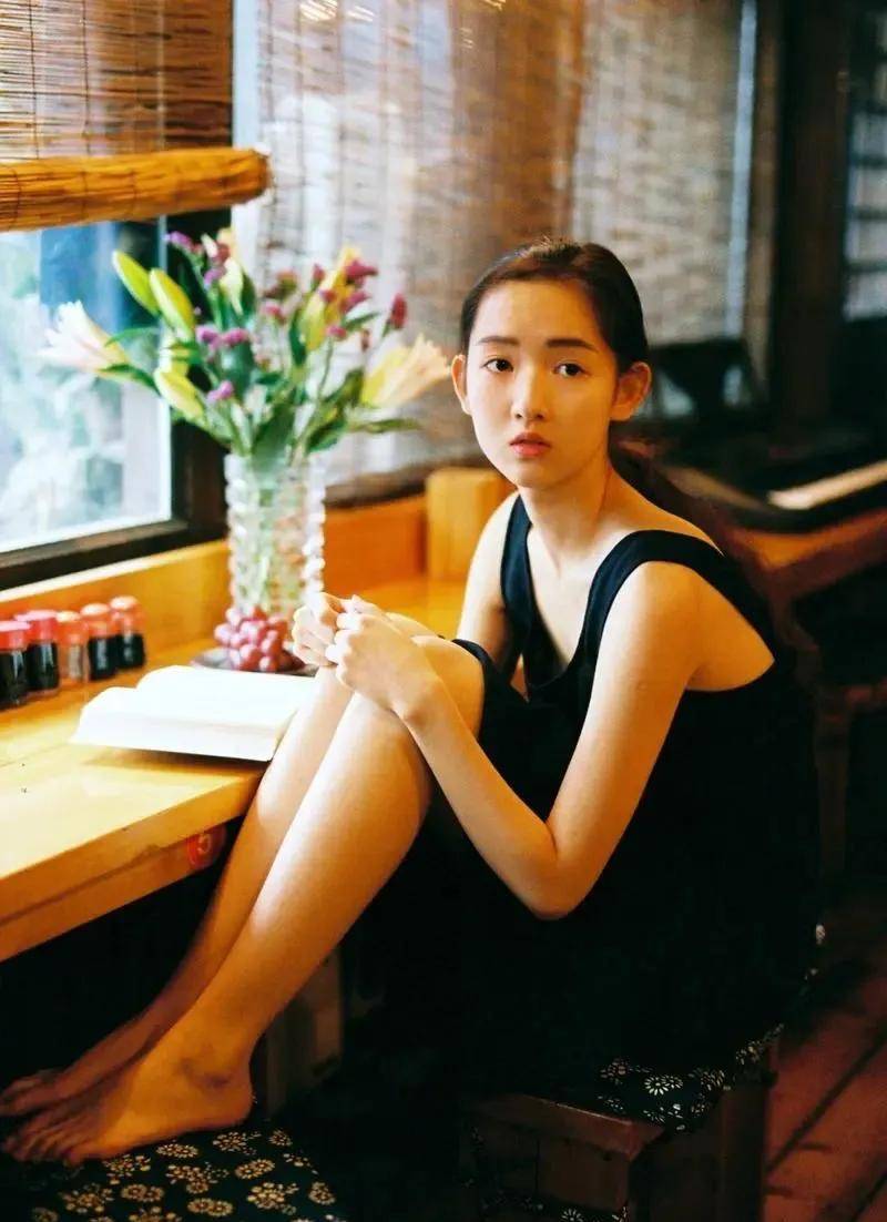 王玉雯还被传与2018年《偶像练习生》郑锐彬(郑艺彬),电视剧《山河令