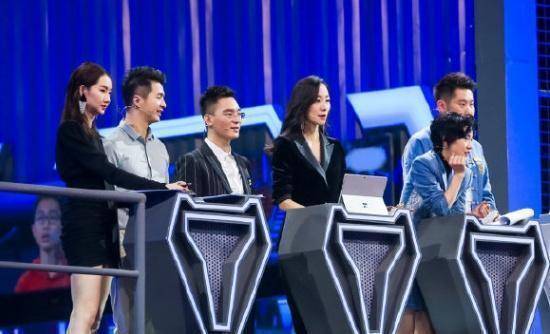 魏坤琳晒聊天实锤:鲍云违规拉人,还让队员放水_节目组_王峰_桑洁