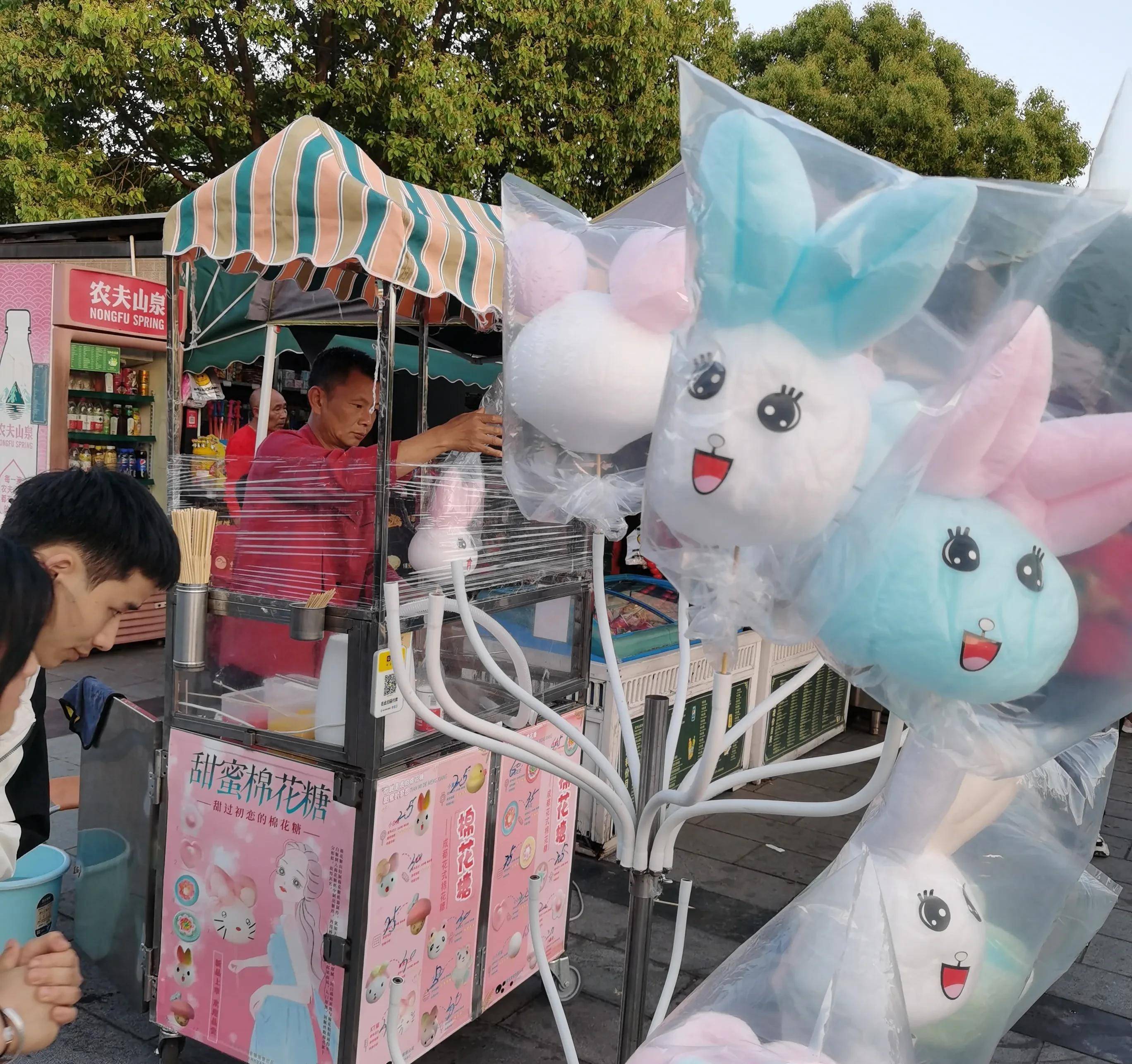 景区门口卖棉花糖的老板,月收入不低于3万元,你信吗?_兔子_时间_生意