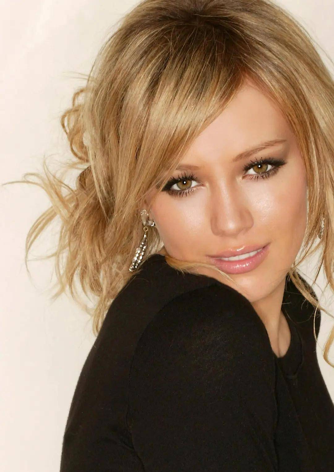 "新版小甜甜"希拉里·达芙的5部大尺度作品分享_电影_人数_豆瓣