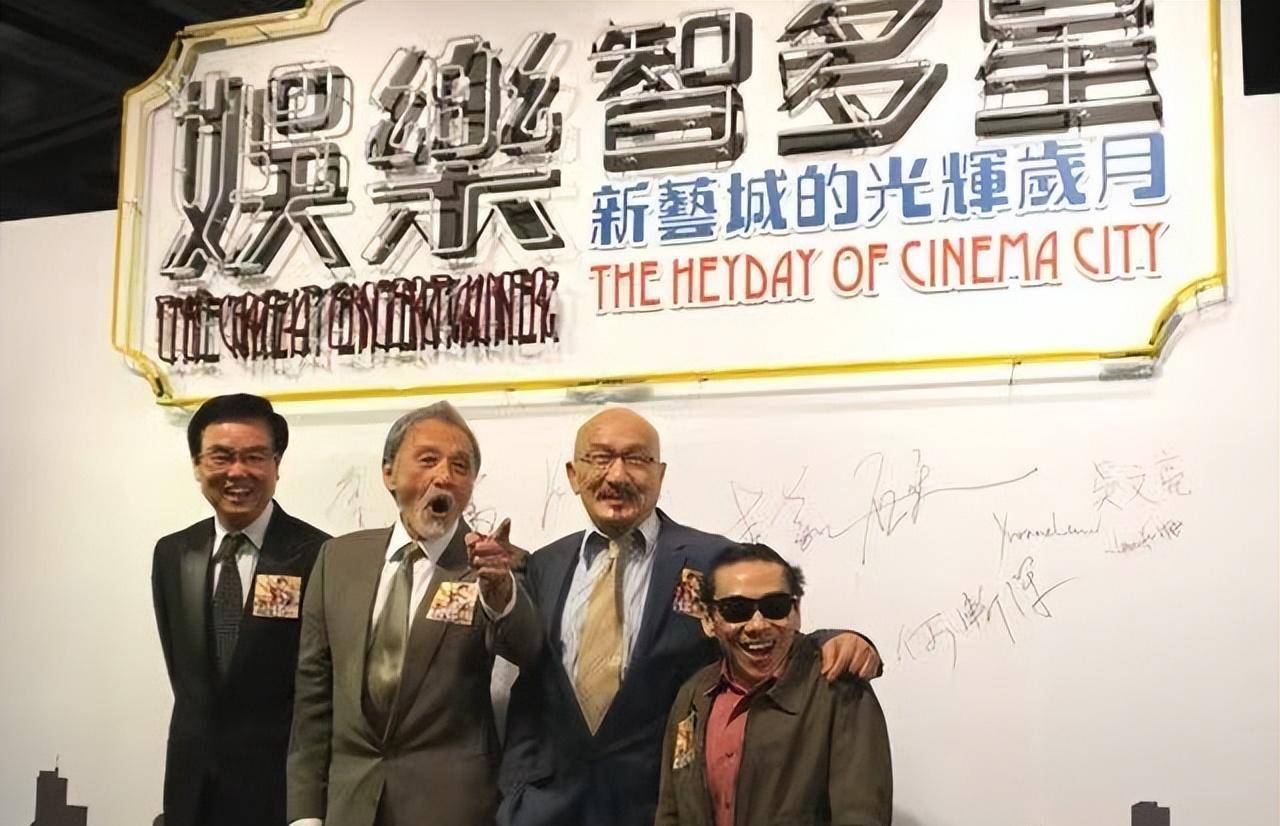 不少观众当时看到石天,麦嘉,徐克等人的出现,可以说都非常的惊喜甚至