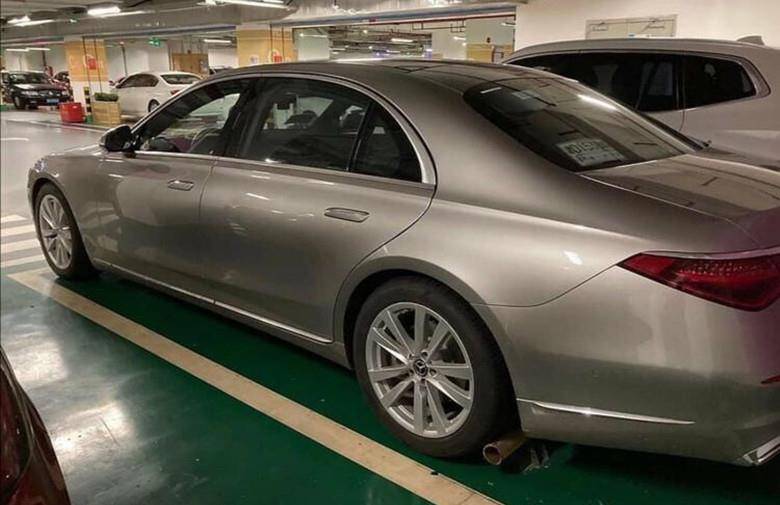 全新一代奔驰s级国内地库现身,低配版略微欠缺格调,还香吗?