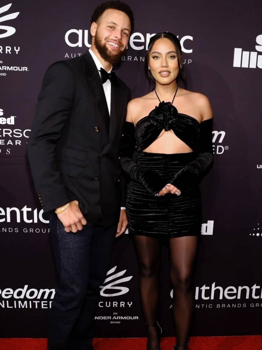 库里的老婆,叫阿耶莎,全名阿耶莎·亚历山大,加拿大安大略多伦多人