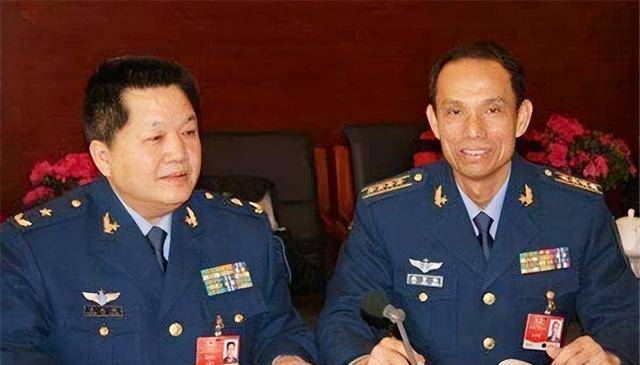 林贤顺:驾机起义回大陆,躲过12架战机追击,与美女