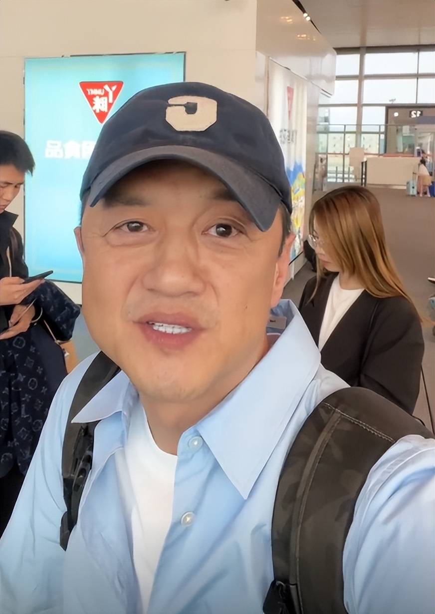 李亚鹏:老婆心善,把次女夏夏不穿的旧衣物整理打包捐给残疾儿童_哈金