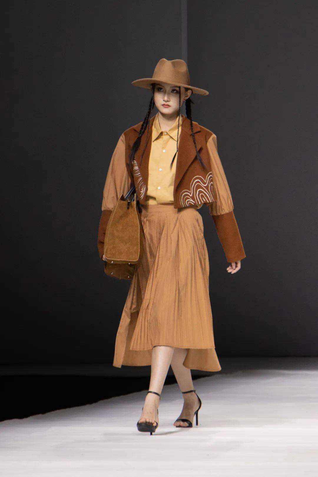 有范儿!中原工学院服装设计毕业作品展._大赛_系列_展演