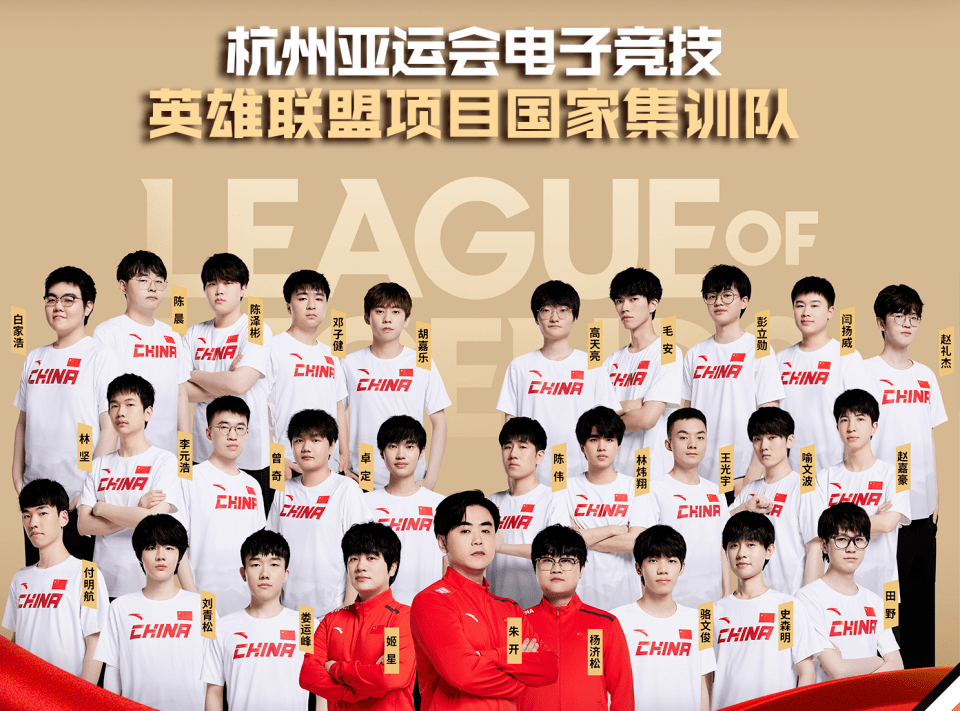 同时edg功勋教头阿布和现教练组成员茂凯也成