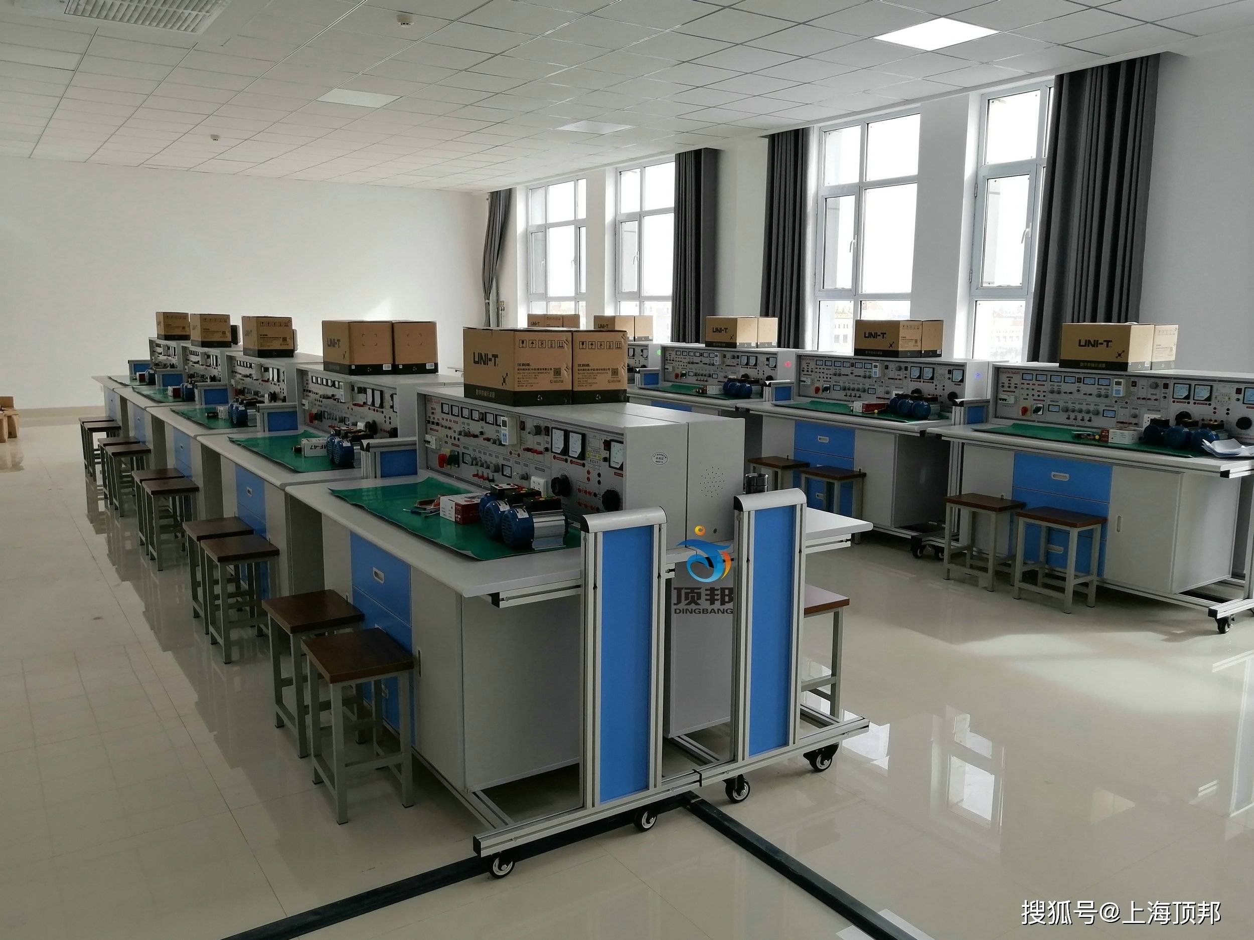 通用智能型电拖实验台,电子电工实训室设备_电压_电路_输出