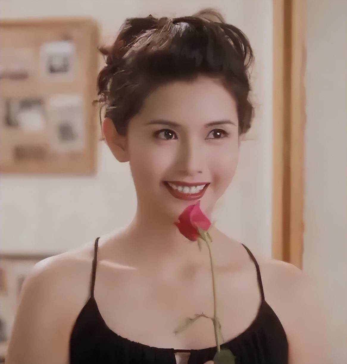 她的代表作有《倚天屠龙记之魔教教主》《赌神2》