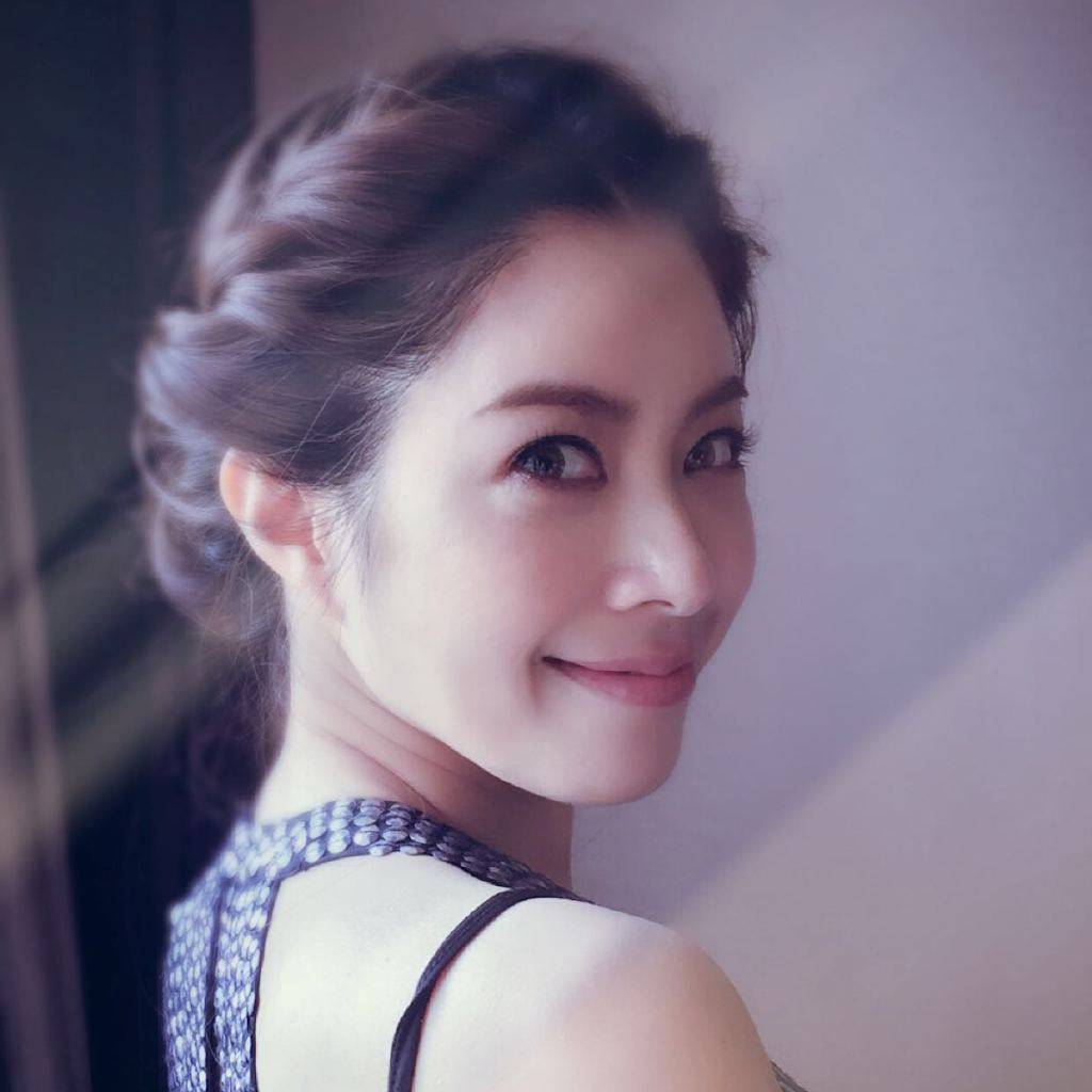 徐怀钰,一个被娱乐圈"潜规则"毁掉的歌手,她真是可惜_一个人_人们