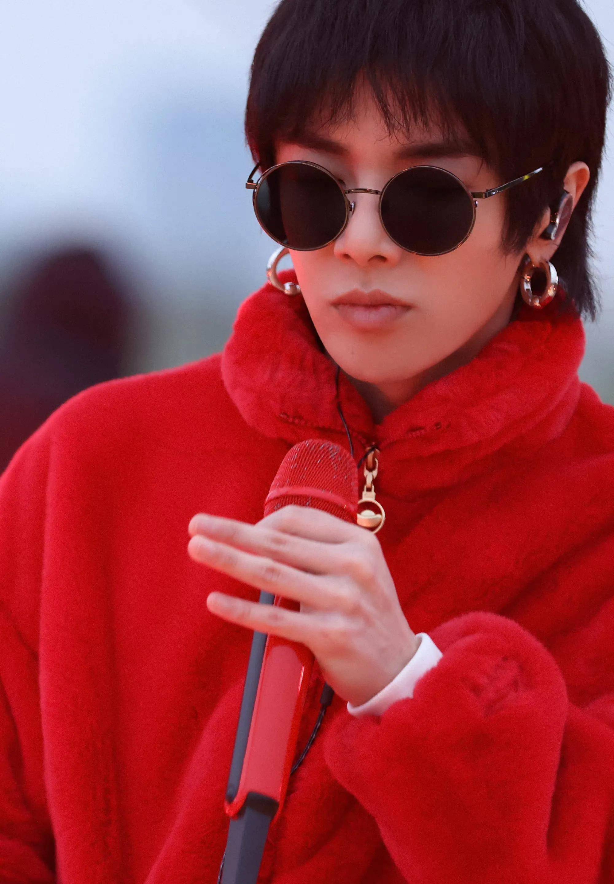 华晨宇演唱会吐槽洋葱切太多!